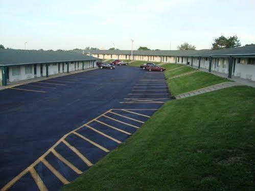 Plaza Inn Topeka Exterior photo